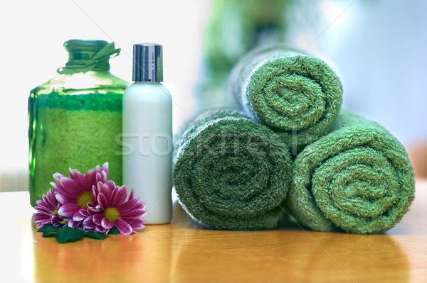 Zielone ręczniki łazienka spa wellness soli Zdjęcia stock © erierika