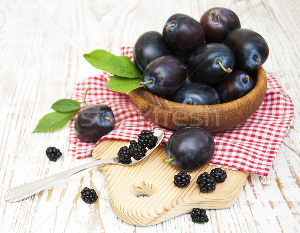 Fresh purple plums and blackberry Stock photo © Es75
