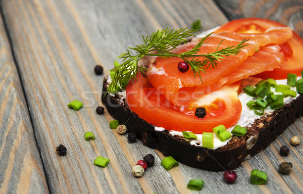 Foto stock: Sándwich · tomate · mesa · de · madera · peces · naranja