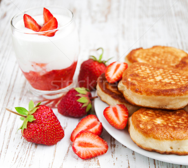 Stock foto: Frischen · Erdbeeren · Pfannkuchen · Joghurt · Brunch