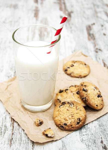 Cioccolato chip cookie vetro latte legno Foto d'archivio © Es75