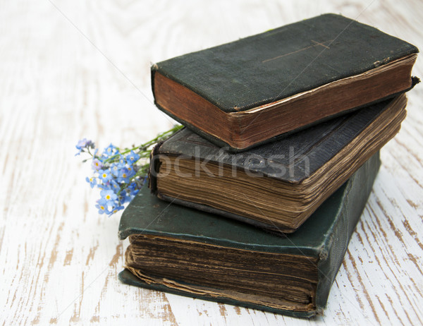 Bloemen oude boeken bos achtergrond schoonheid Stockfoto © Es75