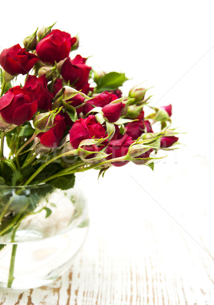 Roses rouges vase bois mariage amour rose Photo stock © Es75