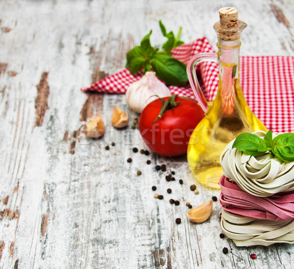 Makarna malzemeler spagetti domates İtalyan ahşap Stok fotoğraf © Es75