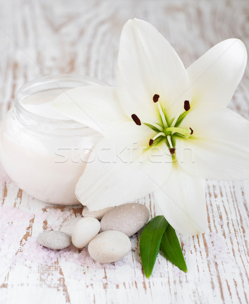 Crema per il viso giglio fiori benessere spa scena Foto d'archivio © Es75