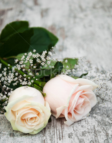 [[stock_photo]]: Roses · table · en · bois · deux · vieux · mariage · rose