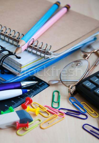 Iroda tanszerek notebook ceruzák számológép különböző Stock fotó © Es75