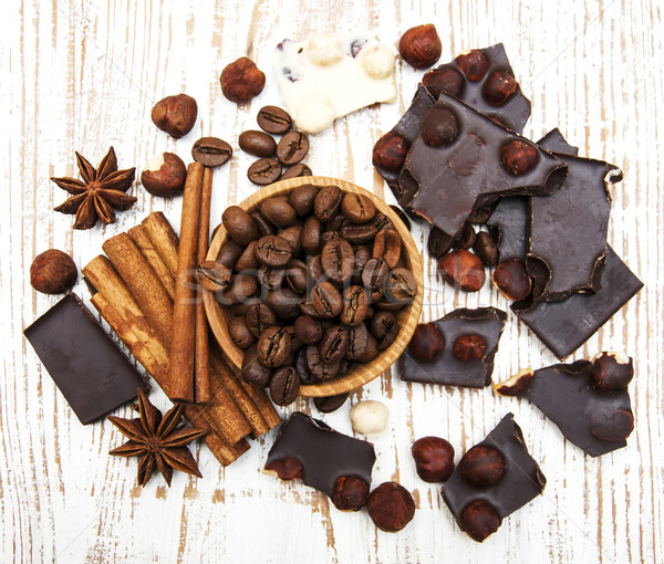 Boabe de cafea scorţişoară ciocolată nuci bar cafenea Imagine de stoc © Es75