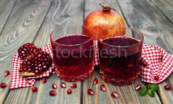 Due occhiali melograno succo fresche frutti Foto d'archivio © Es75