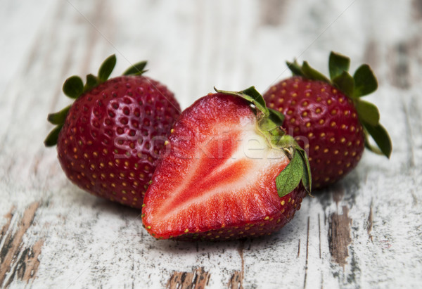 Fragole fresche vecchio legno alimentare natura Foto d'archivio © Es75