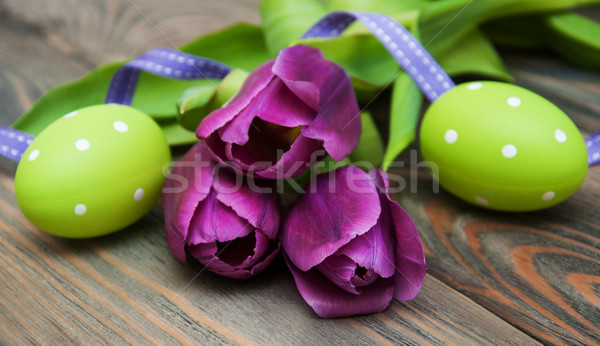 Tulipes œufs de Pâques vieux table en bois fleur printemps Photo stock © Es75