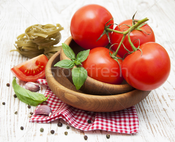 Foto stock: Tomates · albahaca · rojo · hortalizas · tomate