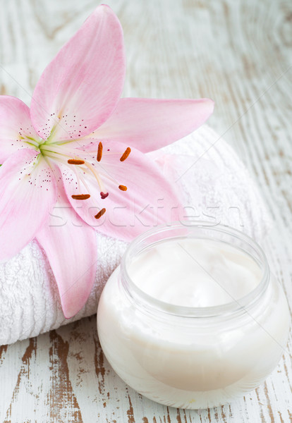 Crema per il viso giglio fiori benessere spa scena Foto d'archivio © Es75