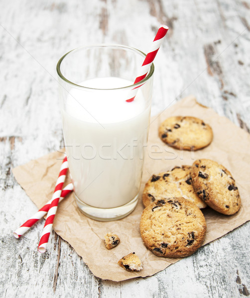 Cioccolato chip cookie vetro latte legno Foto d'archivio © Es75