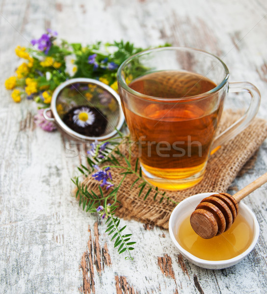 Csésze tea méz virágok öreg fából készült Stock fotó © Es75
