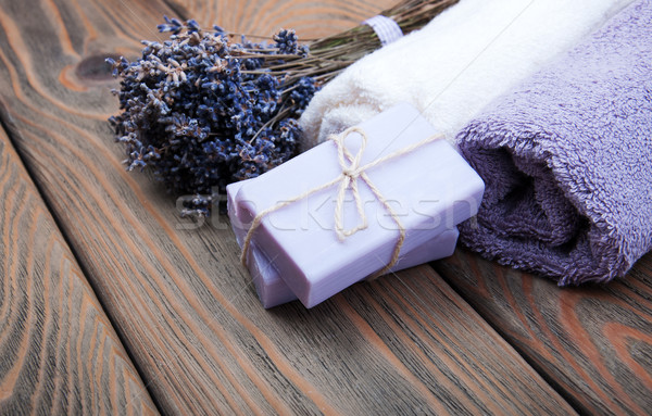 Wykonany ręcznie lawendy mydło wyschnięcia kwiaty ręcznik Zdjęcia stock © Es75