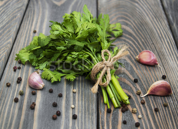 Frischen grünen Koriander Holz Essen Hintergrund Stock foto © Es75