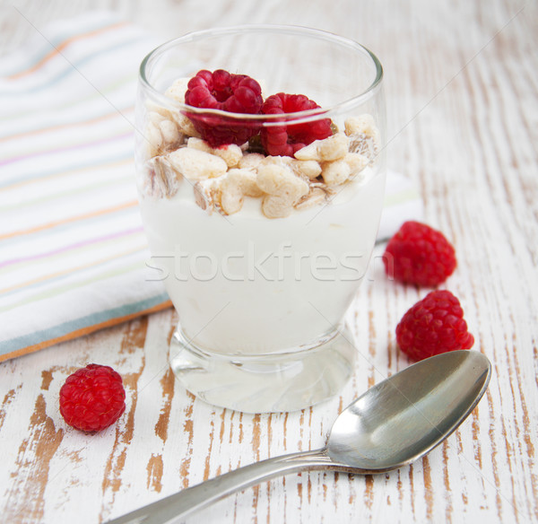 Muesli dessert sani yogurt frutti di bosco foglia Foto d'archivio © Es75