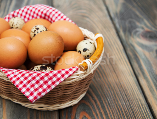 Különböző tojások kosár öreg fából készült egészség Stock fotó © Es75