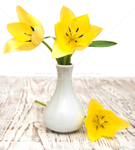 Gelb Tulpen Vase weiß schönen Holztisch Stock foto © Es75