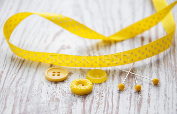 Croitor cusut galben culori abstract Unelte Imagine de stoc © Es75