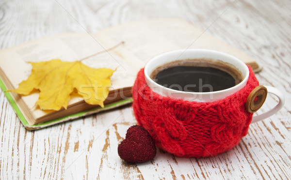 Gestrickt Tasse Kaffee Buch Herz Herbstlaub Stock foto © Es75