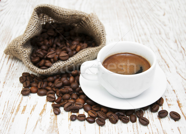 Foto stock: Café · taza · de · café · granos · de · café · alimentos · madera