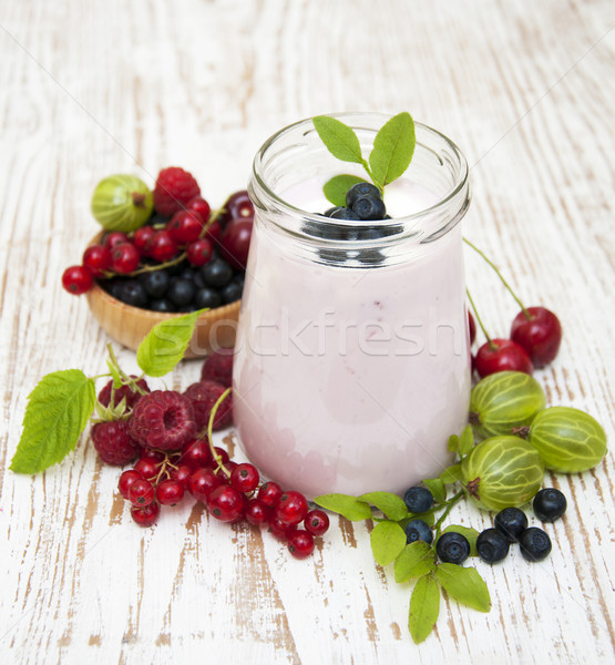 Fruto iogurte frutas frescas vidro jarra Foto stock © Es75