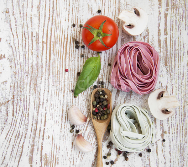 Foto stock: Pasta · ajo · tomates · madera