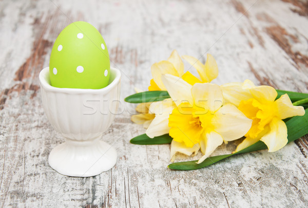 Easter egg beker narcis bloemen oude houten Stockfoto © Es75