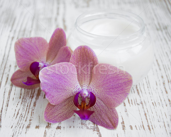 Foto d'archivio: Crema · per · il · viso · orchidee · fiori · benessere · spa · scena