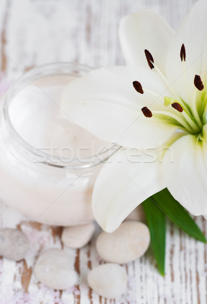 Crema per il viso giglio fiori benessere spa scena Foto d'archivio © Es75