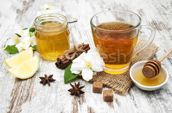 Iasomie ceasca de ceai ceai miere floare Imagine de stoc © Es75