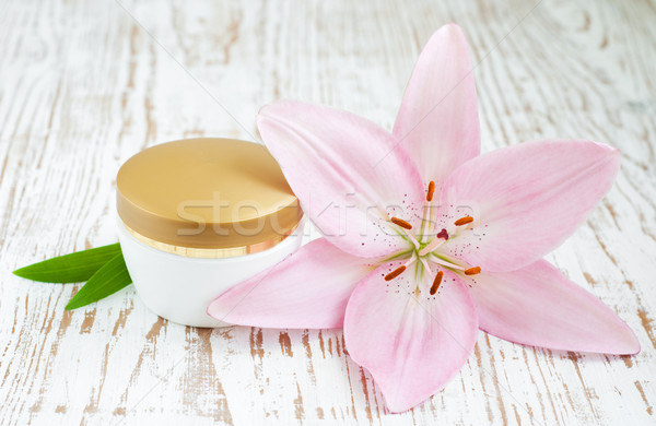 Crema per il viso giglio fiori benessere spa scena Foto d'archivio © Es75