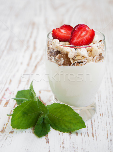 Sani colazione naturale yogurt muesli fragole Foto d'archivio © Es75