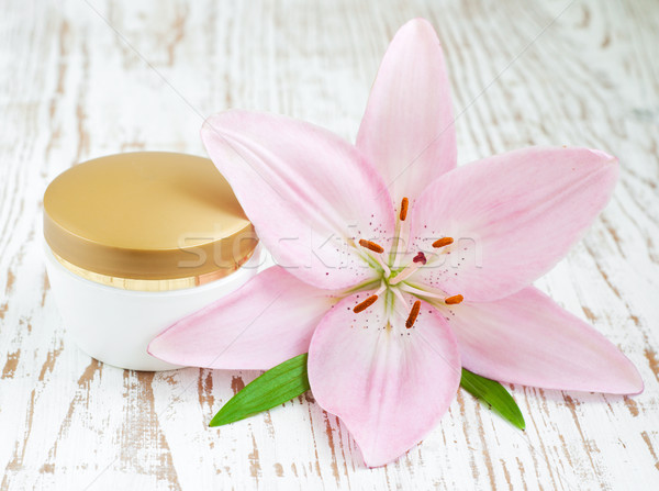 Crema per il viso giglio fiori benessere spa scena Foto d'archivio © Es75