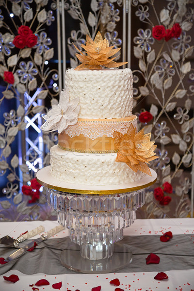 Wedding cake oro foglia display fiore home Foto d'archivio © esatphotography