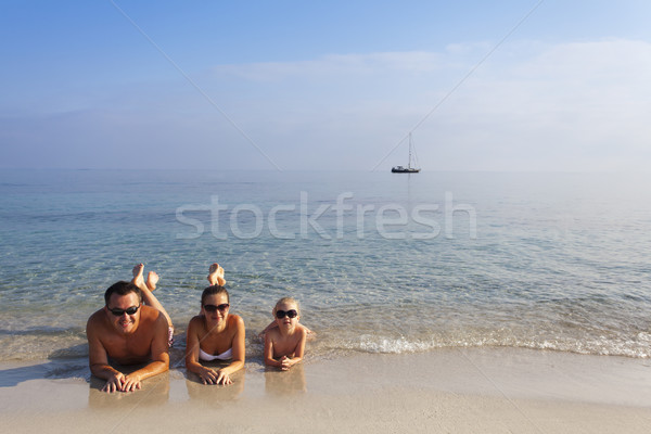 Famille heureuse plage jouer rive famille homme [[stock_photo]] © Escander81