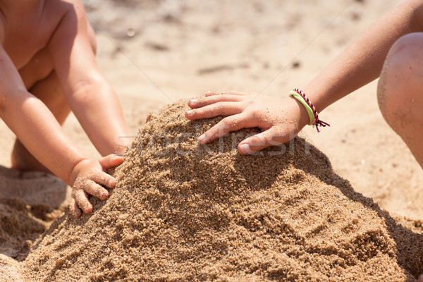 Kinder spielen Sand Gebäude Burg zwei Stock foto © Escander81