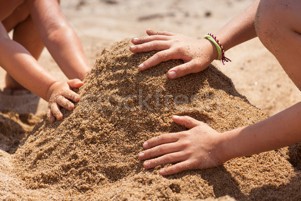 Kinder spielen Sand Gebäude Burg zwei Stock foto © Escander81