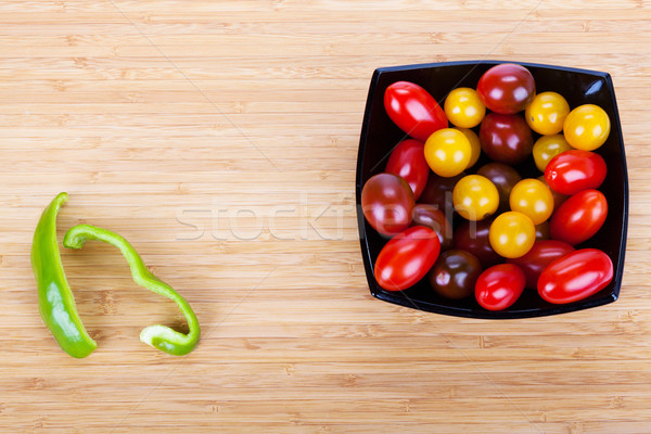 Tomates cerises noir plaque table en bois tranches vert [[stock_photo]] © Escander81