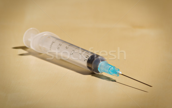 Nou gol disponibil seringă bej medicină Imagine de stoc © evgenyatamanenko