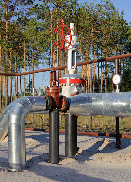 Conducte industria de petrol gaz roşu poartă Imagine de stoc © EvgenyBashta