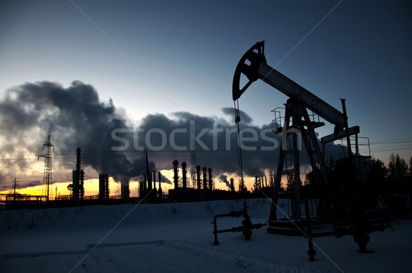 Petróleo bombear paisaje industrial invierno cielo humo Foto stock © EvgenyBashta