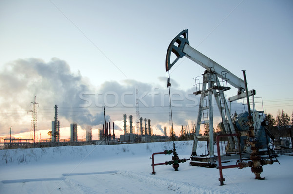 Öl pumpen Industrielandschaft Winter Himmel Rauch Stock foto © EvgenyBashta