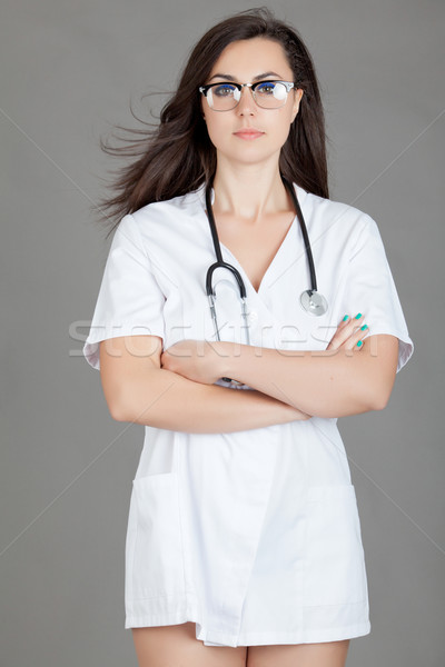 Foto stock: Retrato · amigável · feminino · médico · feliz · jovem