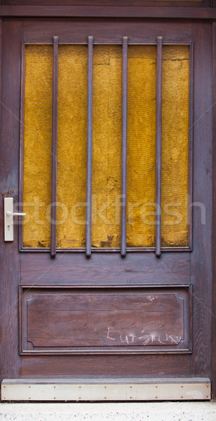 Vechi uşă casă perete acasă Imagine de stoc © EwaStudio