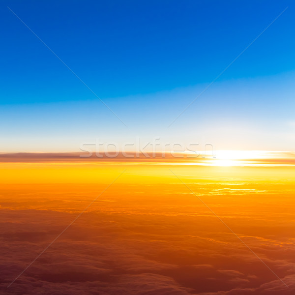 Foto stock: Puesta · de · sol · nubes · vista · avión · ventana