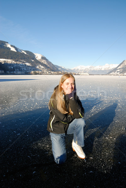 Patinaj congelate lac femei Imagine de stoc © fahrner