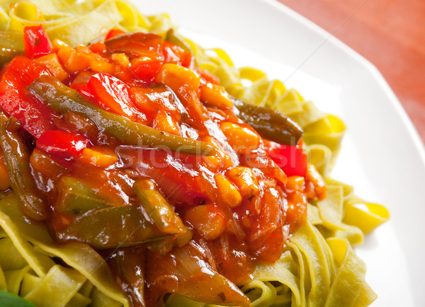 意大利麵條 番茄醬 蔬菜 紅色 麵食 叉 商業照片 © fanfo